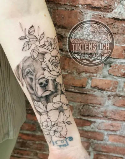 Abstraktes Tattoo Design Graz, individuelles Custom Tattoo by Lexi